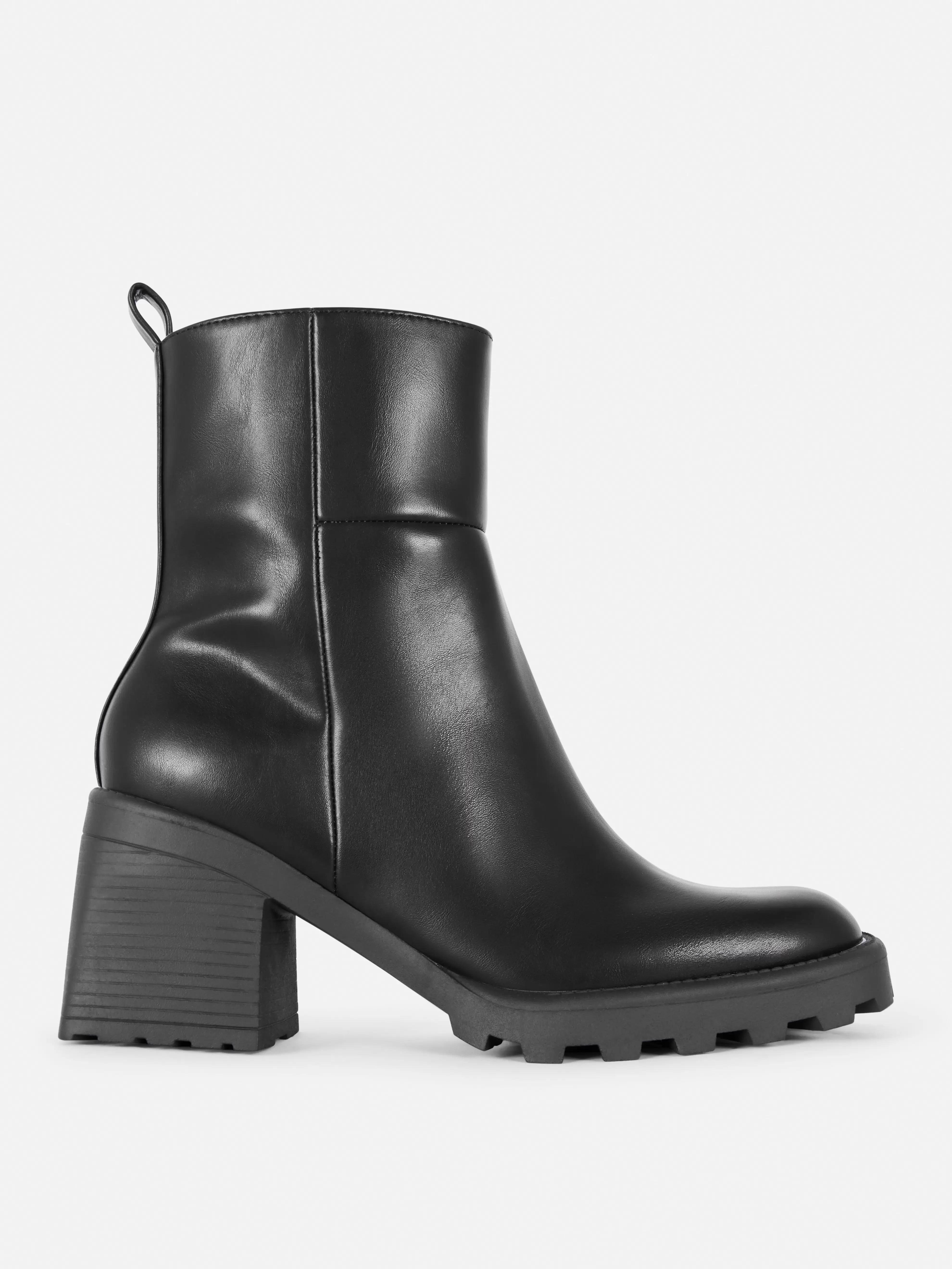 Oferta de Botins tacão por 24€ em Primark